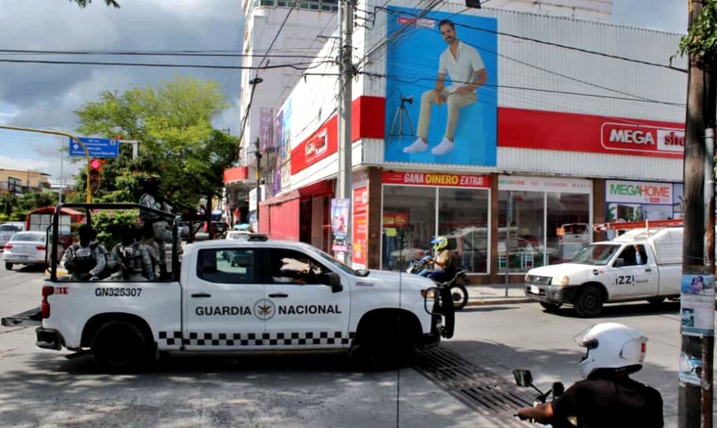 Elementos del Ejército y la Guardia Nacional hicieron rondines por Chilpancingo, Guerrero, tras la quema de unidades del transporte público, el lunes 29 de septiembre de 2025. Foto: Anwar Delgado/EL UNIVERSAL