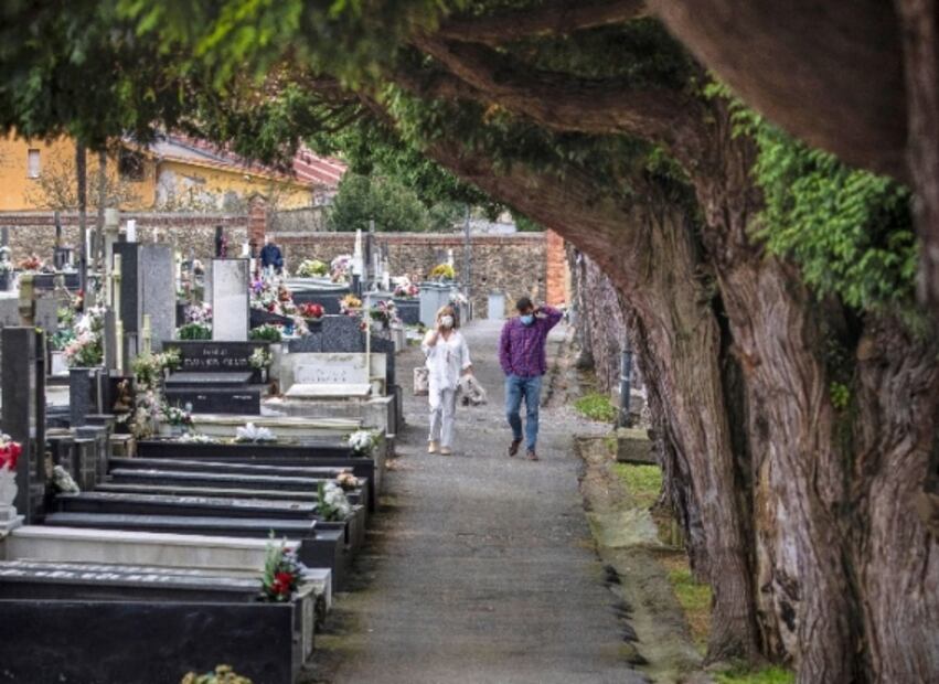 Panteones de España lucen semi vacíos por pandemia del Covid-19