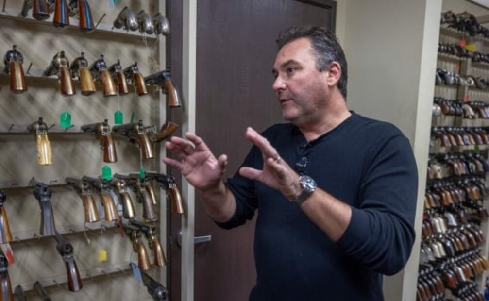 Caso Alec Baldwin: Experto en utilería explica los protocolos de seguridad en sets de filmación