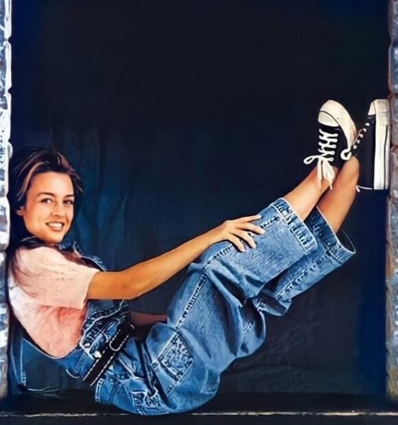 Fey vuelve a poner de moda los tenis con plataforma