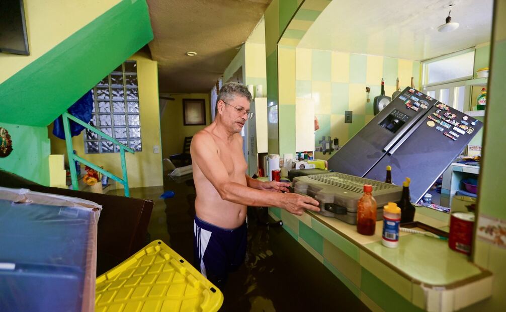 Aún conservaba nuevo, sin abrir, un refrigerador que le fue dado el año pasado tras el huracán Otis. Foto: Valente Rosas / EL UNIVERSAL