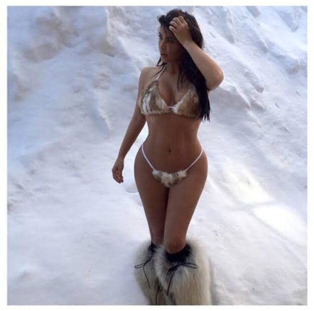 Kendall Jenner posa con bikini en la nieve como su hermana Kim hace años