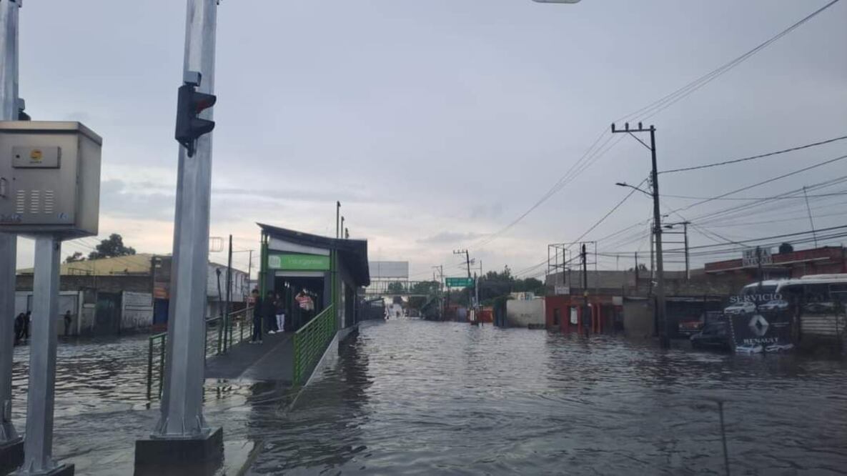 La intensa lluvia causó estragos en el municipio mexiquense. (Foto: especial)