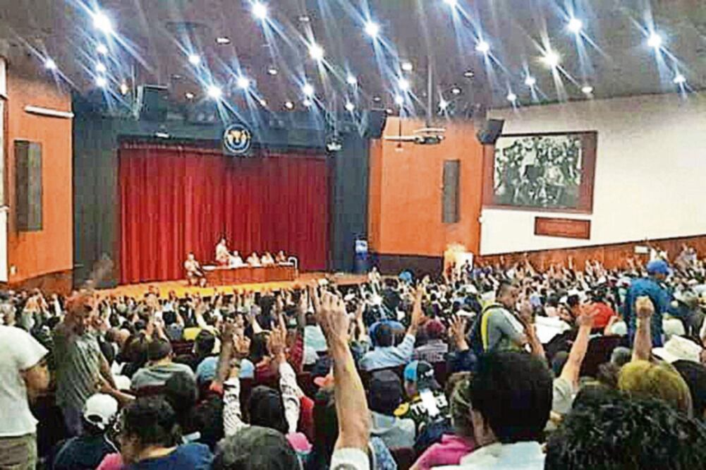 Trabajadores sindicalizados votaron para que se levantara la huelga que inició el 26 de febrero. / ESPECIAL