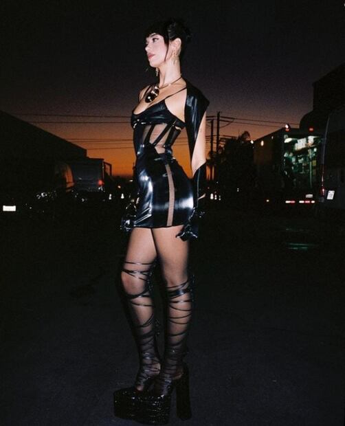 Dua Lipa conquista Instagram con mini vestido de látex