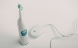 Profeco detecta incompleta la garantía de 10 cepillos dentales eléctricos; presentan irregularidades e incumplimientos