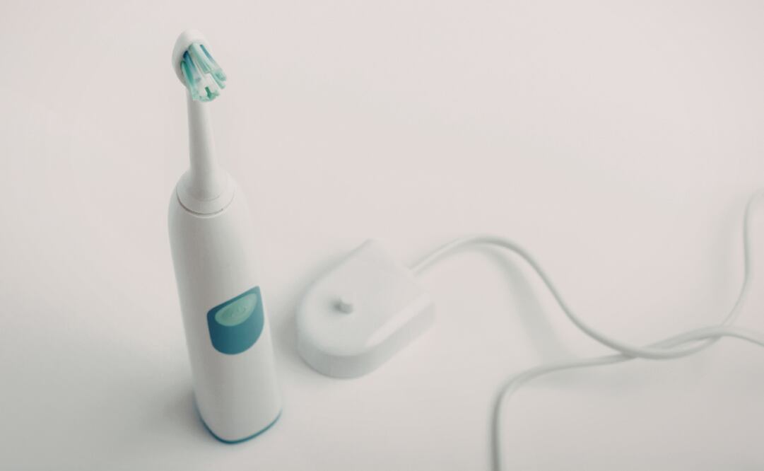 Cepillo dental eléctrico. Foto: Canva