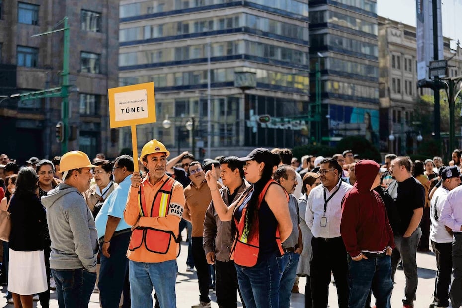 El promedio de evacuación de inmuebles en la Ciudad de México fue de 1.52 minutos. Foto: Diego Simón / EL UNIVERSAL