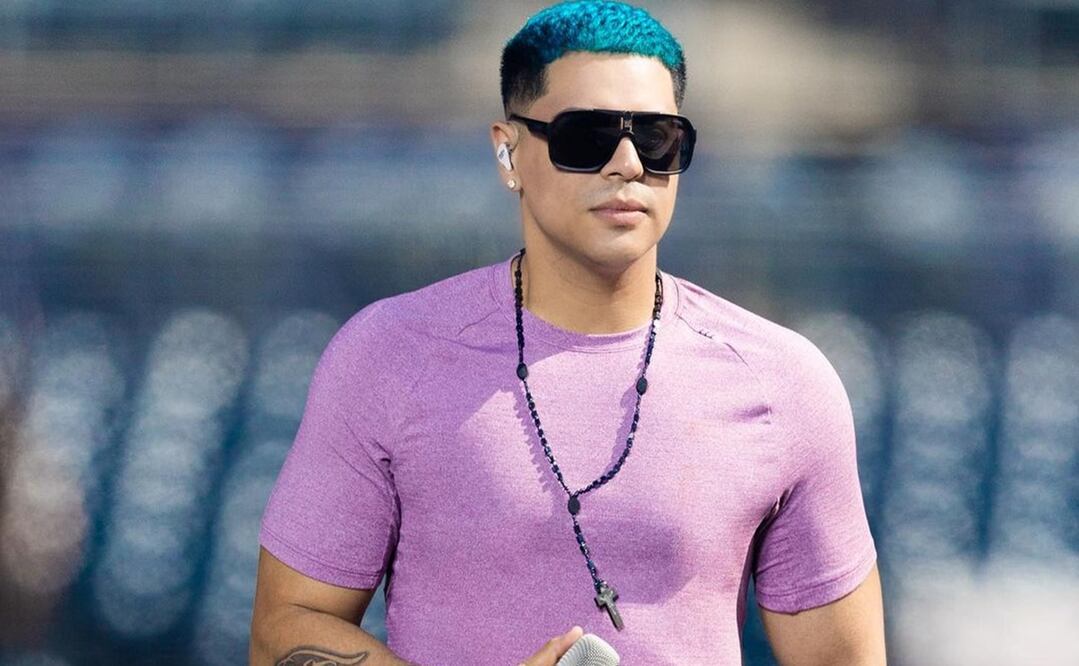 Eduin Caz explota tras golpeado con un celular en pleno escenario