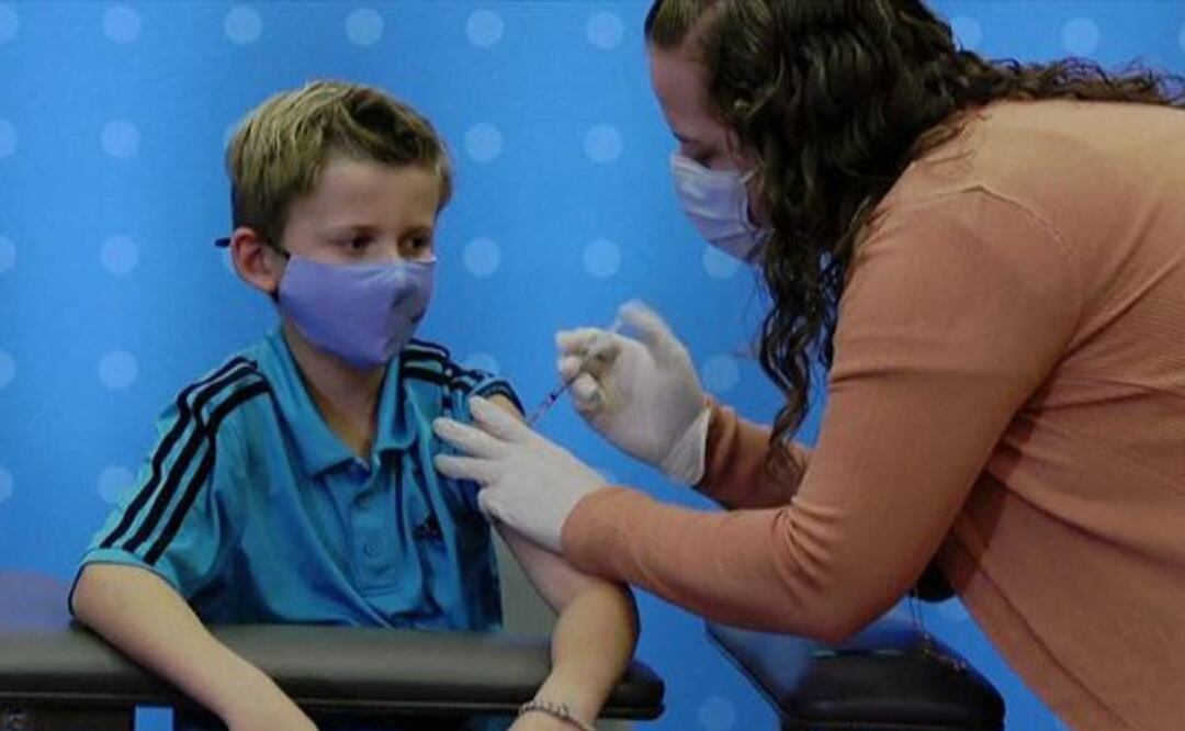 Foto: EFE/ La FDA autorizó de urgencia el viernes las vacunas de Pfizer y Moderna contra el Covid en bebés y niños 