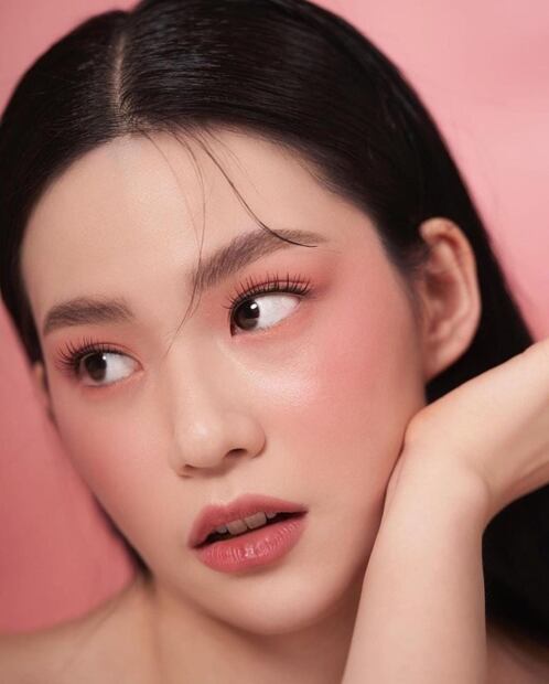 Trucos de maquillaje con efecto lifting que te harán lucir más joven 