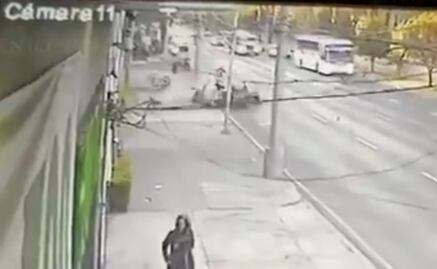 Momento exacto en que conductor ebrio embiste a peregrinos en bici en Tlalpan