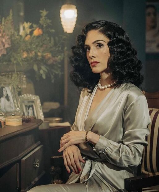 Sandra Echeverría impacta con su look en la presentación de “María Félix, La Doña”