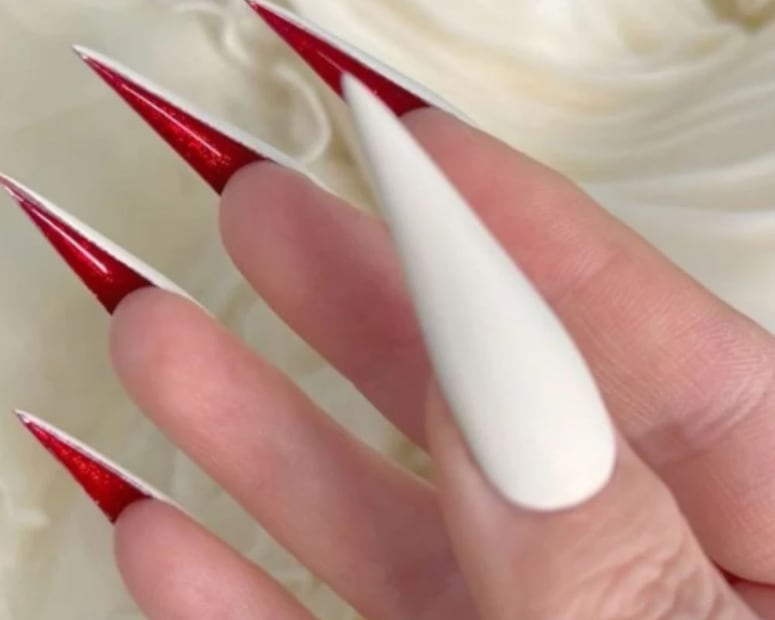 El estilo de uñas más elegante para esta temporada también puede llevarse en color negro. Foto: Etsy