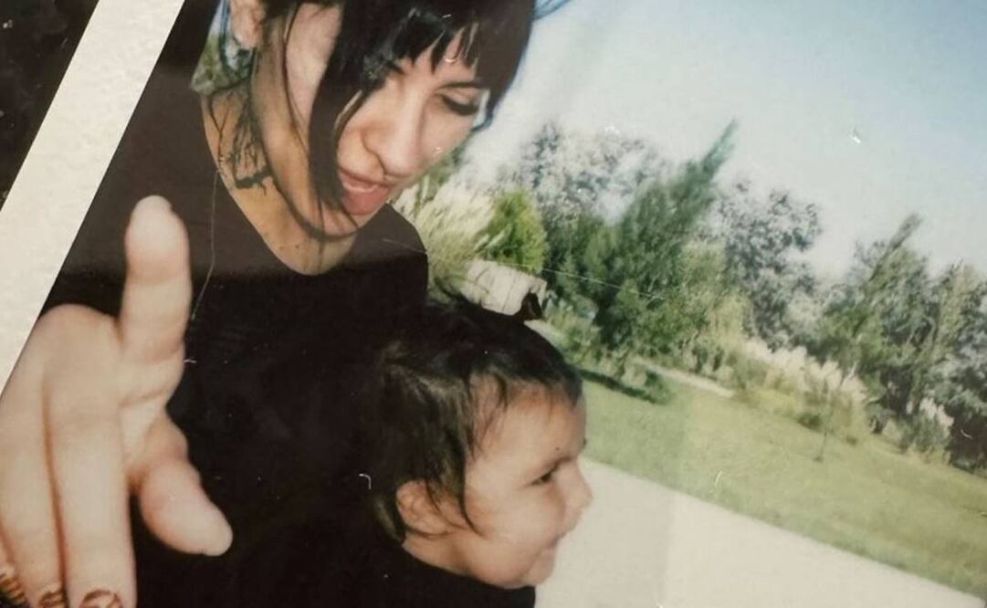 Cazzu cuida a Inti, la hija que tuvo con Christian Nodal hace casi dos años.