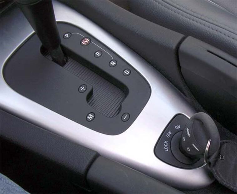 SAAB fue otra marca que colocó el encendido de sus autos en otra posición.