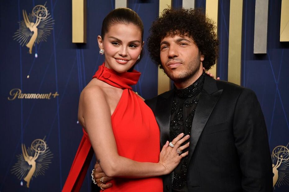 Selena Gomez con su prometido, Benny Blanco. Foto: AP