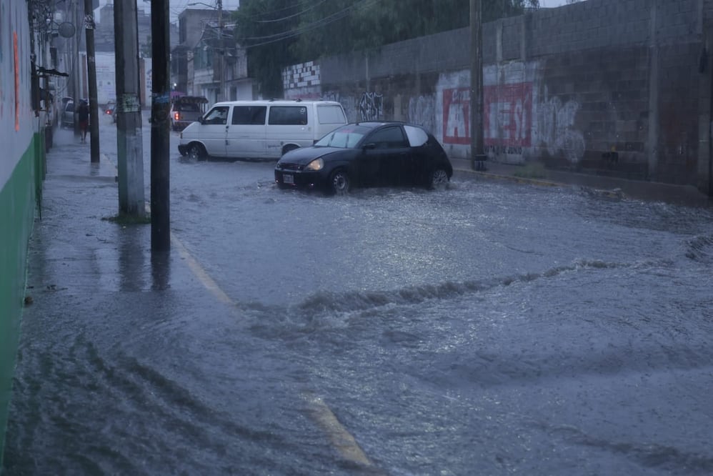 Este viernes cayó una tromba en Iztapalapa que afectó al paradero de Santa Martha. (Foto: Fernanda Rojas/ EL UNIVERSAL)