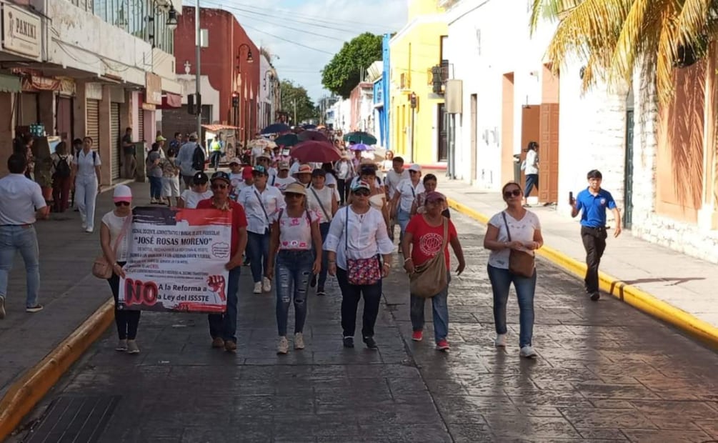 Maestros yucatecos durante movilizaciones en la entidad (27/05/2025). Foto: Especial