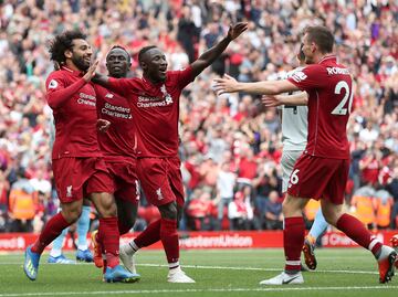 West Ham y "Chicharito" son goleados por el Liverpool
