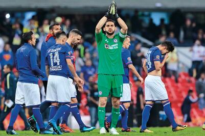 Chuy Corona se arregla con el Cruz Azul