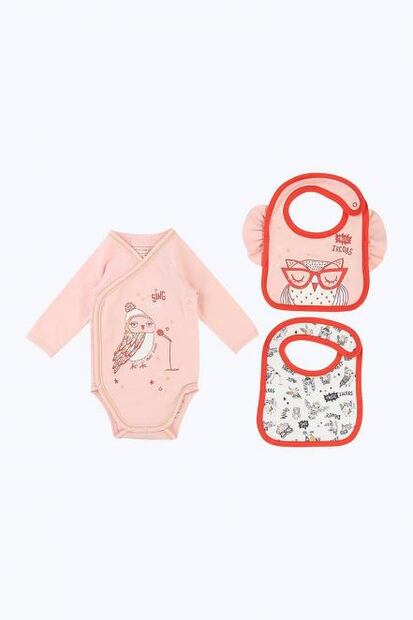 Estas son las prendas de lujo que seguramente usará la nueva bebé de Kim Kardashian