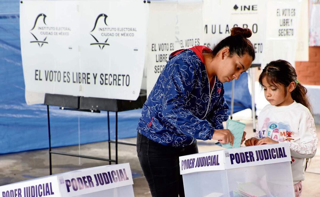El INE dice que contabilizar los votos en plazos diferentes garantizará el desempeño adecuado del funcionariado electoral, la certeza de los resultados y la optimización de recursos. Foto: Archivo / EL UNIVERSAL