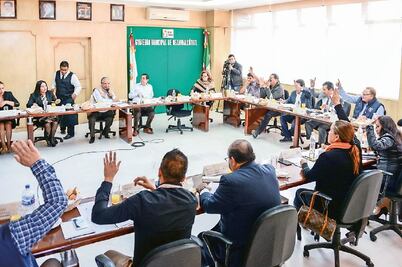 Alcalde de Nezahualcóyotl pide licencia; busca reelección