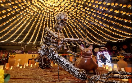 FOTOS: Calaveras monumentales honran a la muerte en Atlixco