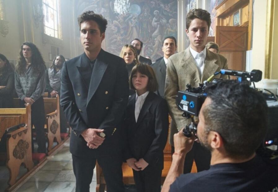 Los mejores looks que vimos durante la serie de Luis Miguel