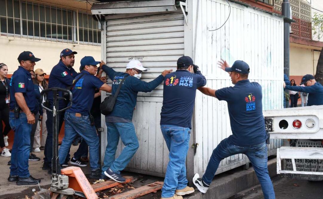 La alcaldía Cuauhtémoc retira casi 7 toneladas de obstáculos viales en una semana (19/06/2025). Foto: Especial
