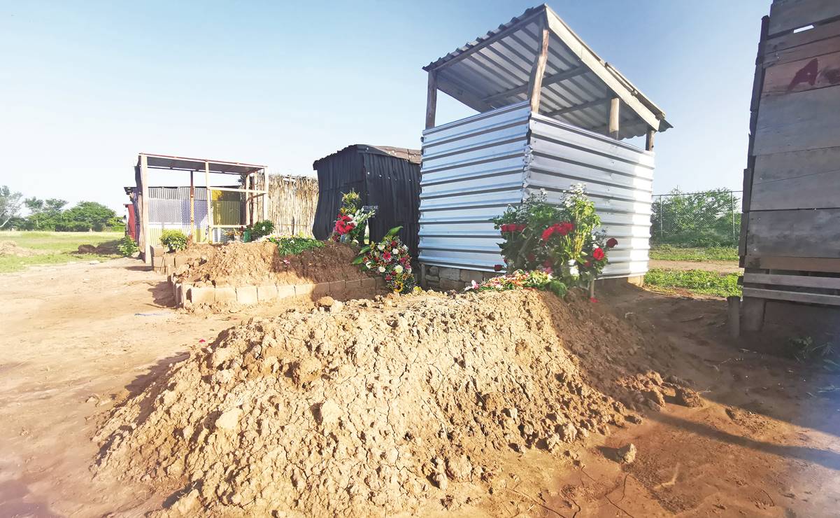 Antes de la pandemia, en Juchitán eran sepultadas de dos a cinco personas a la semana, pero desde el 26 de junio, ahora son de tres a cinco al día. Foto: ROSELIA CHACA. EL UNIVERSAL