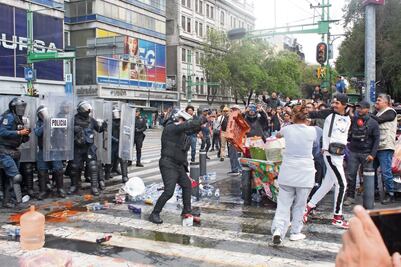 Chocan comerciantes y policías en Eje Central