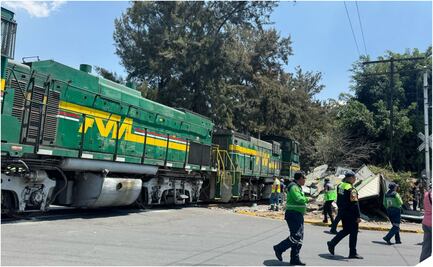 Camión de mudanzas se impacta contra un tren en la alcaldía Gustavo A. Madero; no reportan lesionados