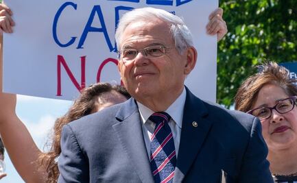 Senador demócrata Bob Menéndez renunciará tras ser condenado por soborno, reportan