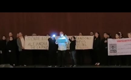 Protestan grupos artísticos en escenario del Palacio de Bellas Artes ante falta de compromiso de autoridades y malas condiciones de trabajos