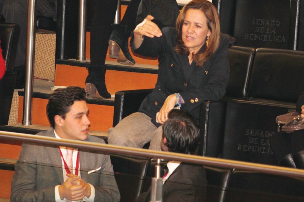 Margarita Zavala visitó el Senado acompañada de sus alumnos de Derecho, a quienes explicó el funcionamiento de ese Poder (AGUSTÍN SALINAS. EL UNIVERSAL)