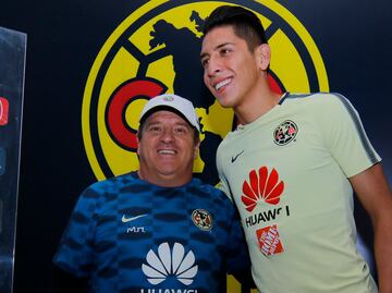 Miguel Herrera ve a Edson Álvarez lejos del América