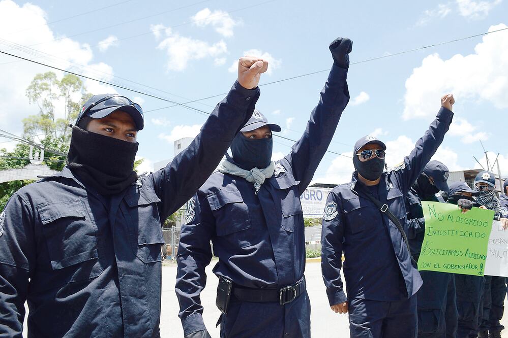 Los agentes inconformes acusan que el titular de Seguridad, Pedro Almazán Cervantes, les niega prestaciones y equipo táctico especializado para trabajar (DASSAEV TÉLLEZ. EL UNIVERSAL)