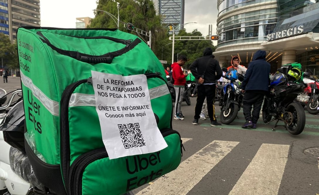 Repartidores por aplicaciones bloquean varias vialidades primarias en protesta por la reforma en materia laboral en la Ciudad de México, el miércoles 18 de junio de 2025. Foto: Valente Rosas/EL UNIVERSAL