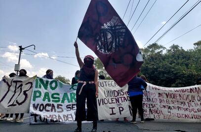 Protestan alumnas del IPN contra violencia de género