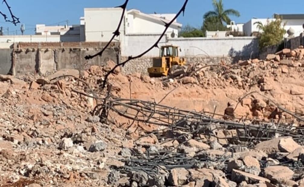 Hallan túnel entre escombros de la casa confiscada a Amado Carrillo Fuentes en Sonora