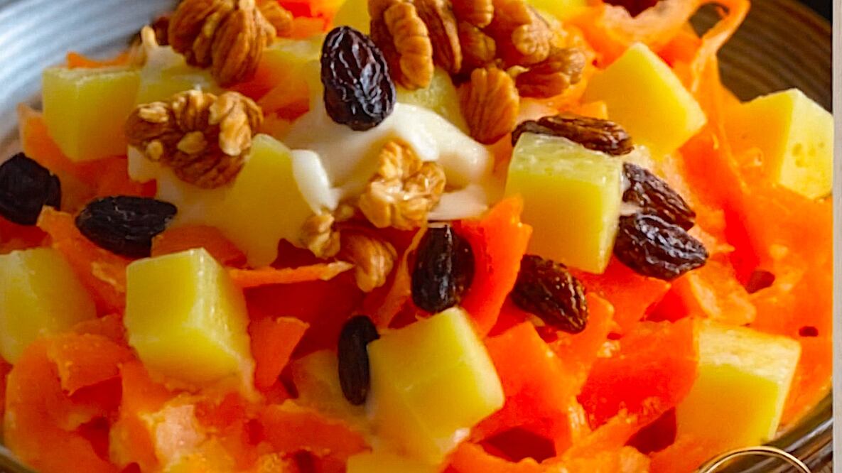 La puedes hacer con crema o yogur natural o de piña / Imagen creada por IA