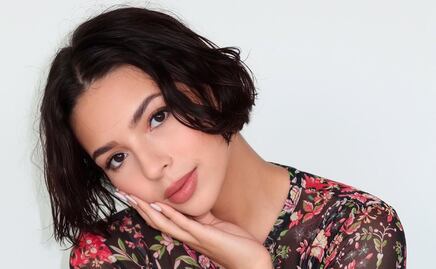 La blusa de encaje transparente de Ángela Aguilar es ideal para el calor