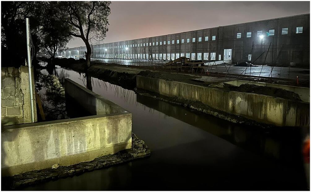 Hace una semana el agua del canal inundó sus casas, los vecinos temen afectaciones a sus viviendas. Foto: Especial