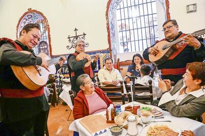 Pese austeridad, gastan millones de pesos en festejos del 10 de mayo