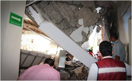 VIDEO: Rescatan a 3 personas tras derrumbe de techo en Colegio Repiso de Ciudad Victoria, Tamaulipas