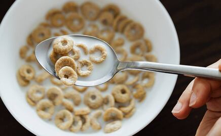 ¿Qué pasa si comes cereal con leche todos los días?