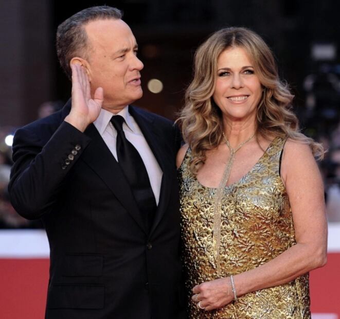 Tom Hanks estalla contra sus fans por empujar a su esposa accidentalmente 