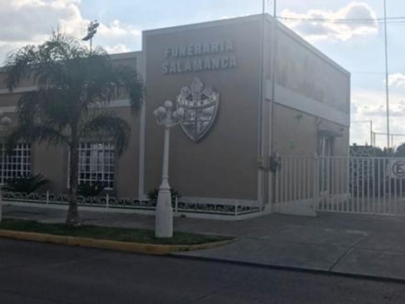 Escuelas, un Oxxo y hasta un bar en predios de Pemex 